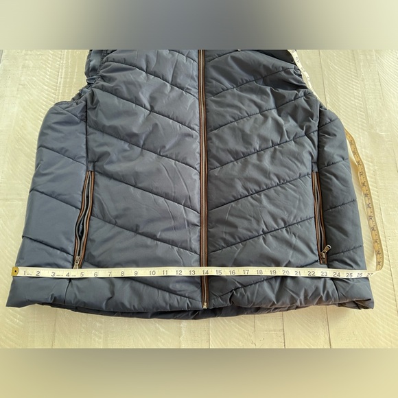 Men’s Bleeker & Broad Channel Quilt Navy puffer vest with grey hood in size XXL - Picture 6 of 10